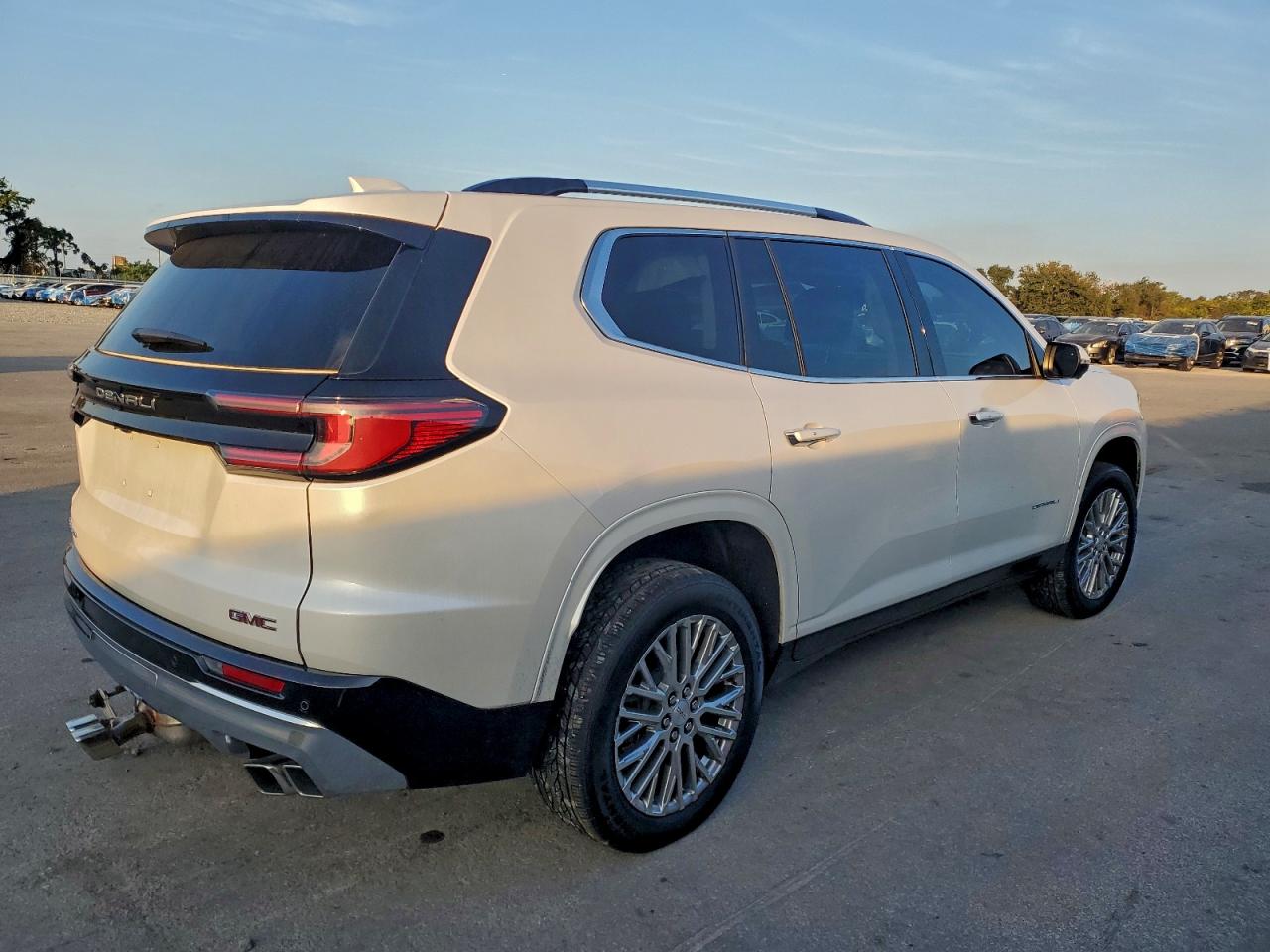 GMC Acadia Denali Image 3