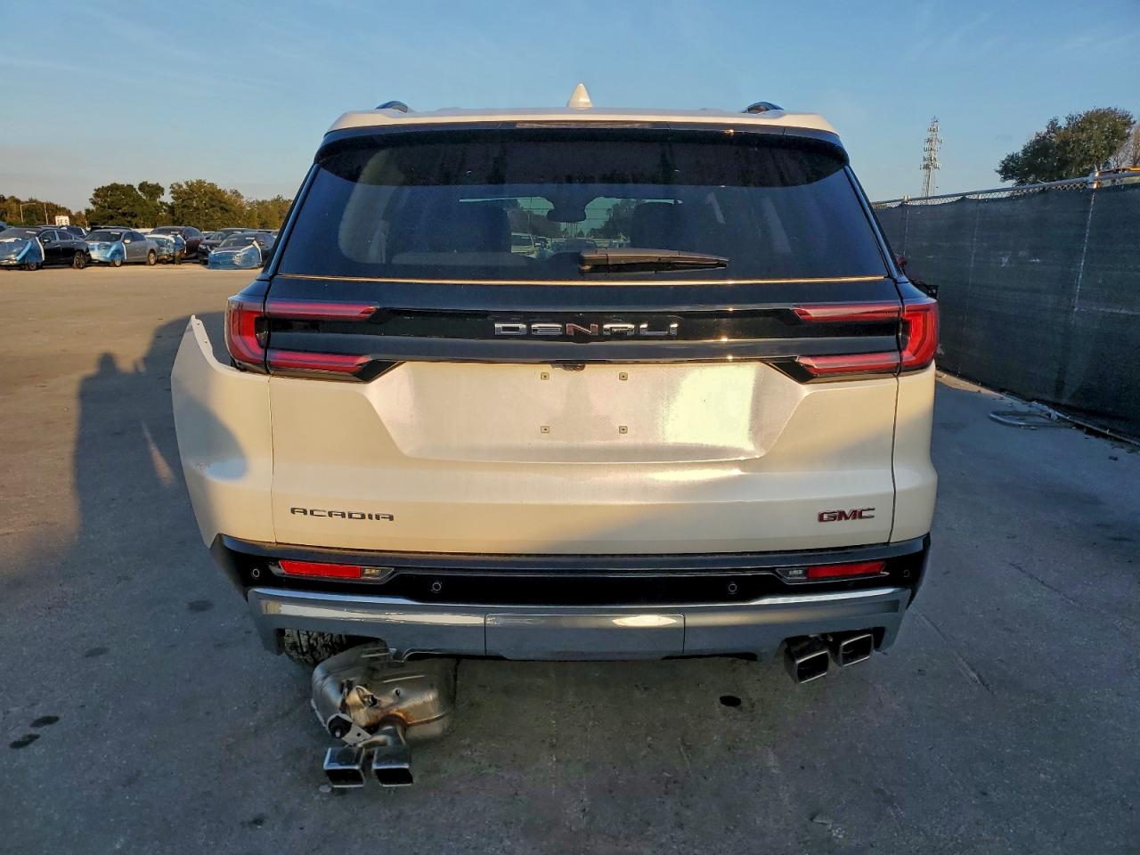 GMC Acadia Denali Image 11