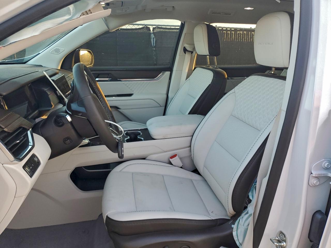 GMC Acadia Denali Image 7