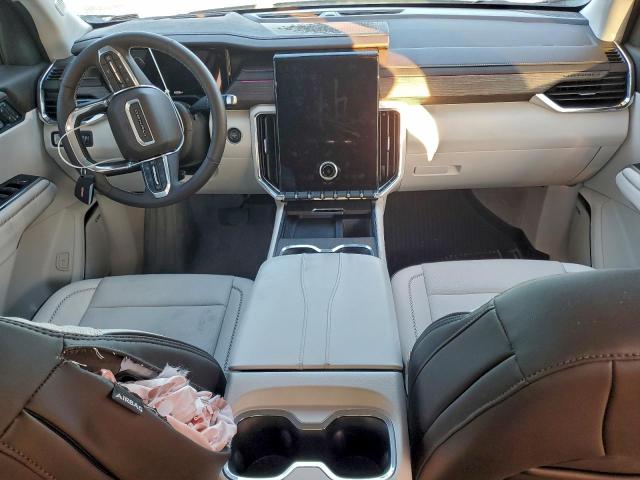 GMC Acadia Denali Image 12