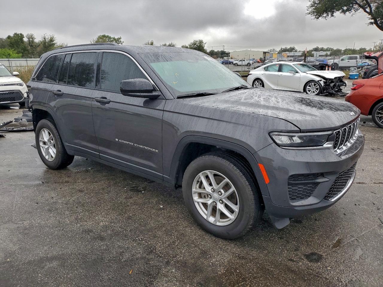 Jeep Grand Cherokee Laredo Image 12
