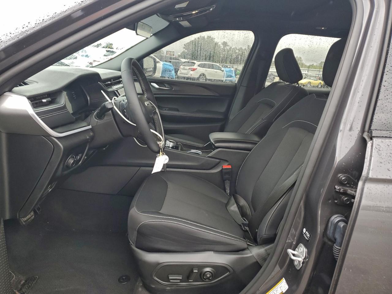 Jeep Grand Cherokee Laredo Image 8