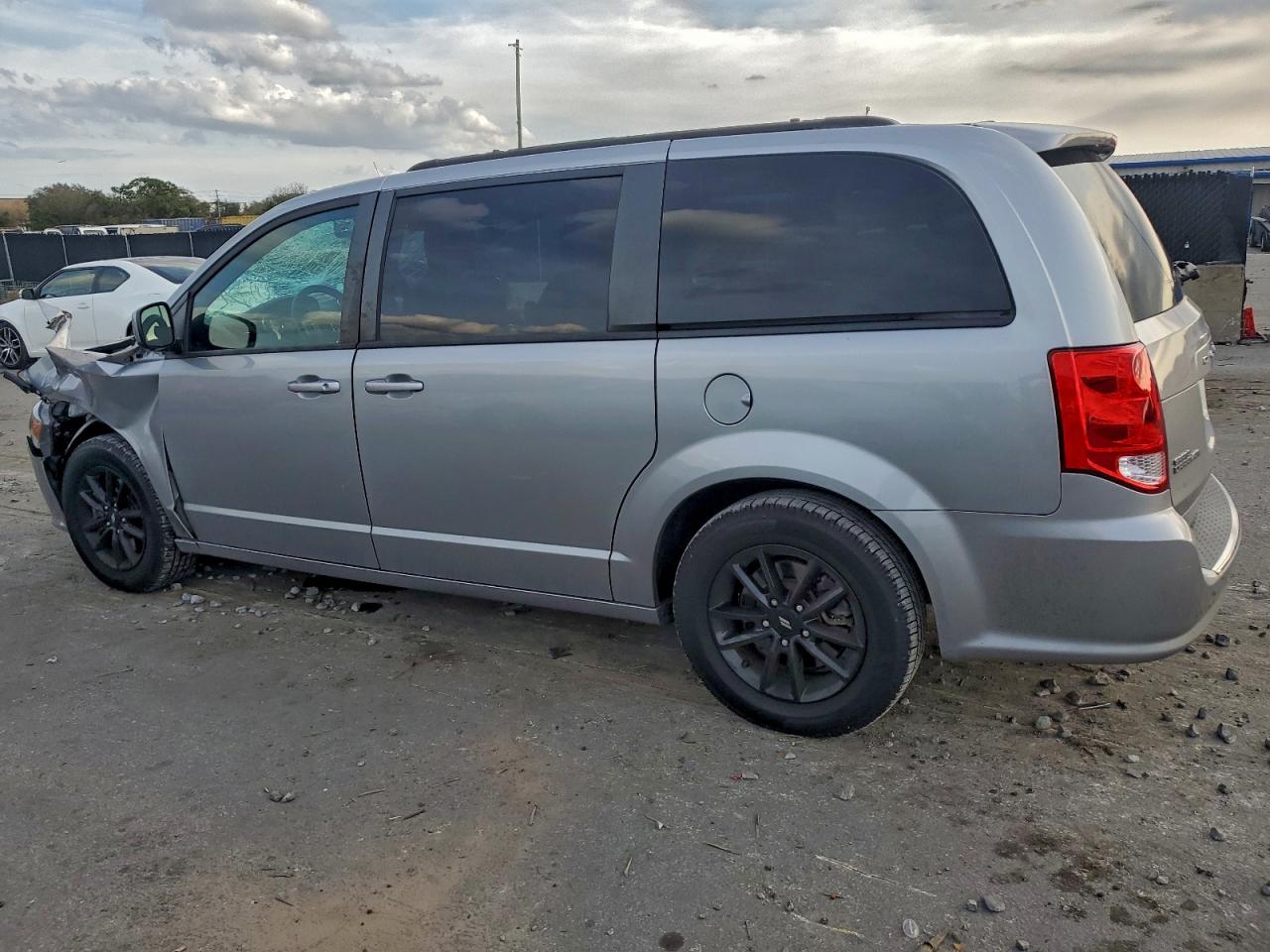 Dodge Caravan Gt Image 2
