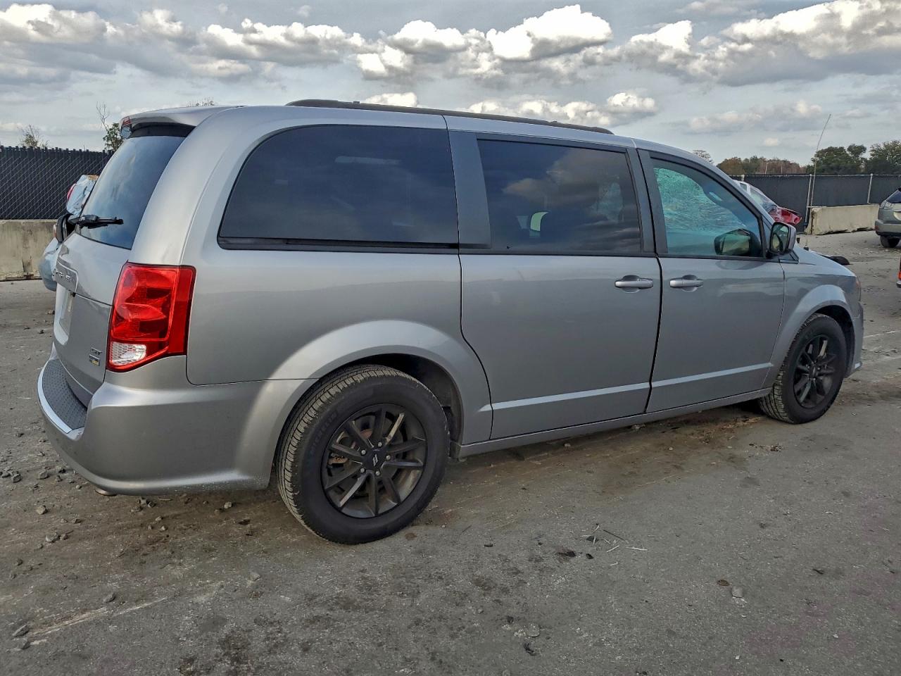 Dodge Caravan Gt Image 3