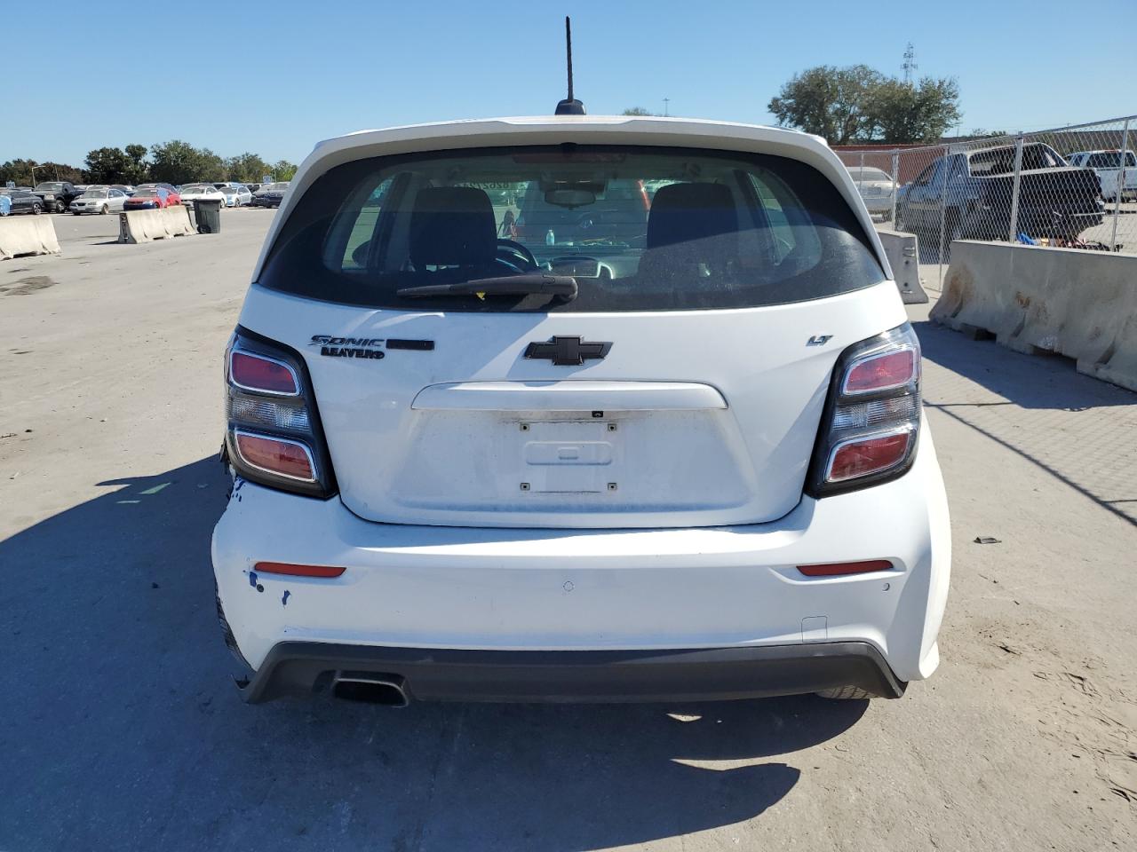 Chevrolet Sonic Lt Image 7