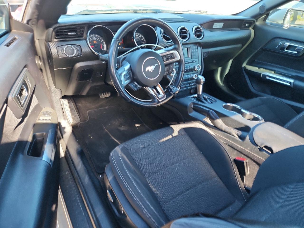 Ford Mustang Image 11