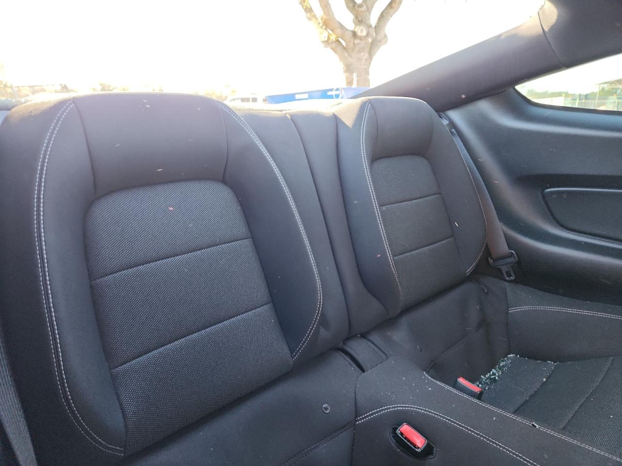 Ford Mustang Image 8