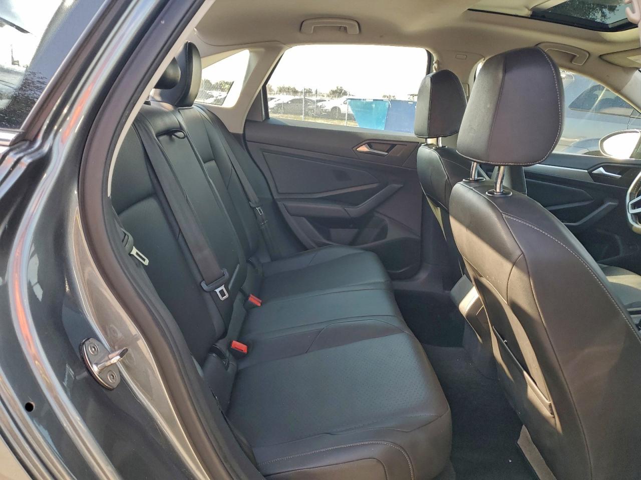 Volkswagen Jetta S Image 3