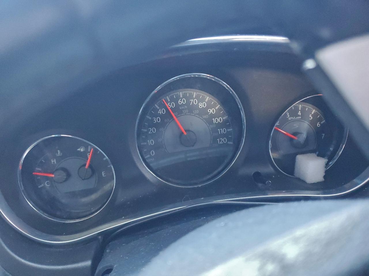 Chrysler 200 Touring Image 6