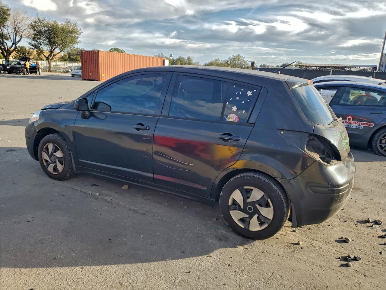 Nissan Versa S Image 11