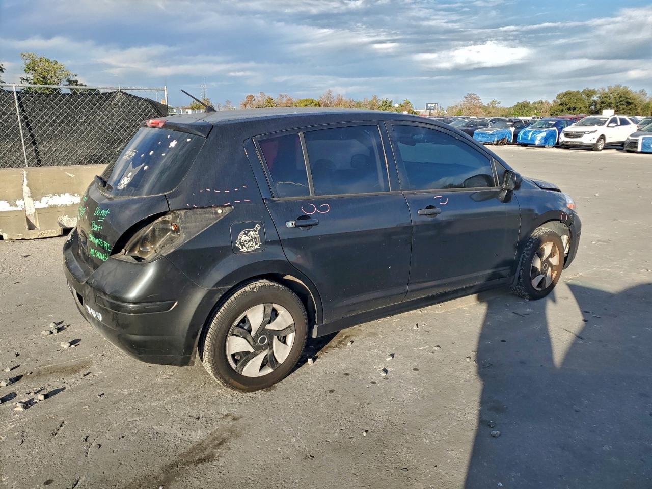 Nissan Versa S Image 6