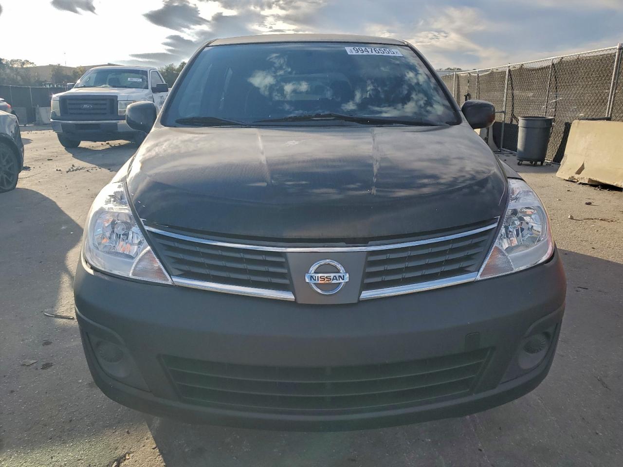 Nissan Versa S Image 2