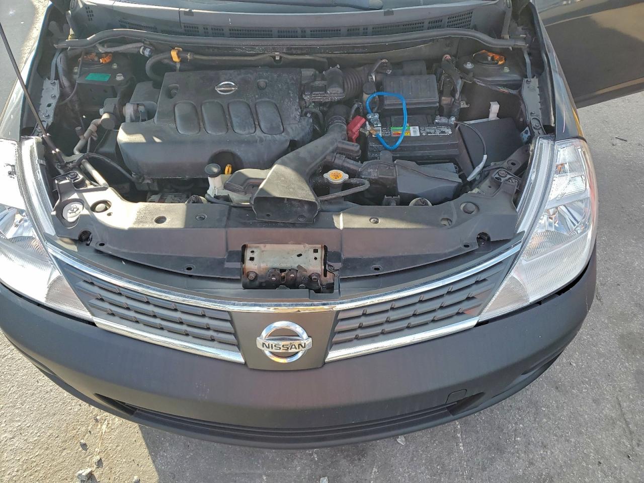 Nissan Versa S Image 8