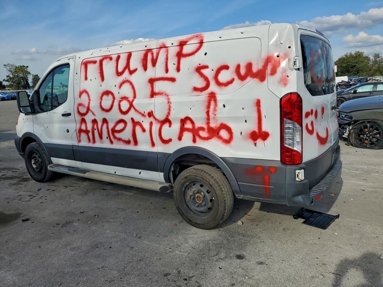 Ford Transit T-250 Image 2