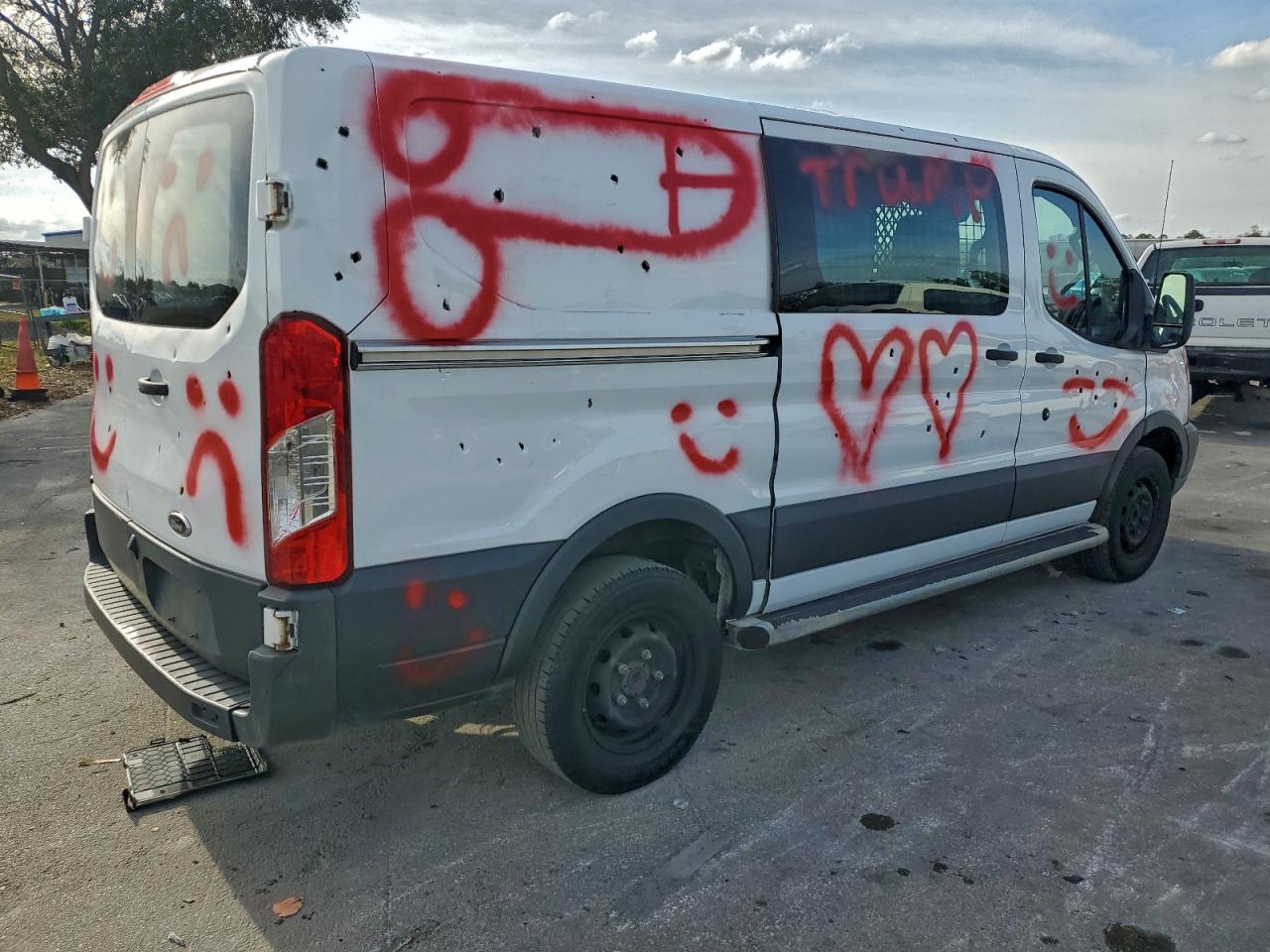 Ford Transit T-250 Image 5