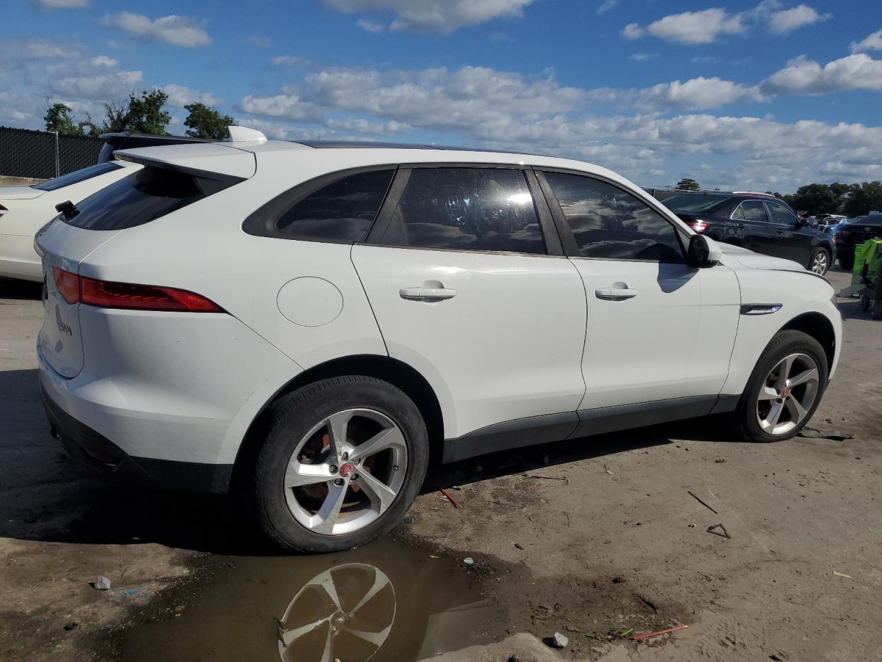 Jaguar F-PACE Premium Image 2