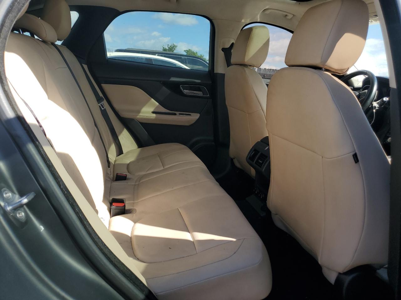 Jaguar F-PACE Premium Image 8