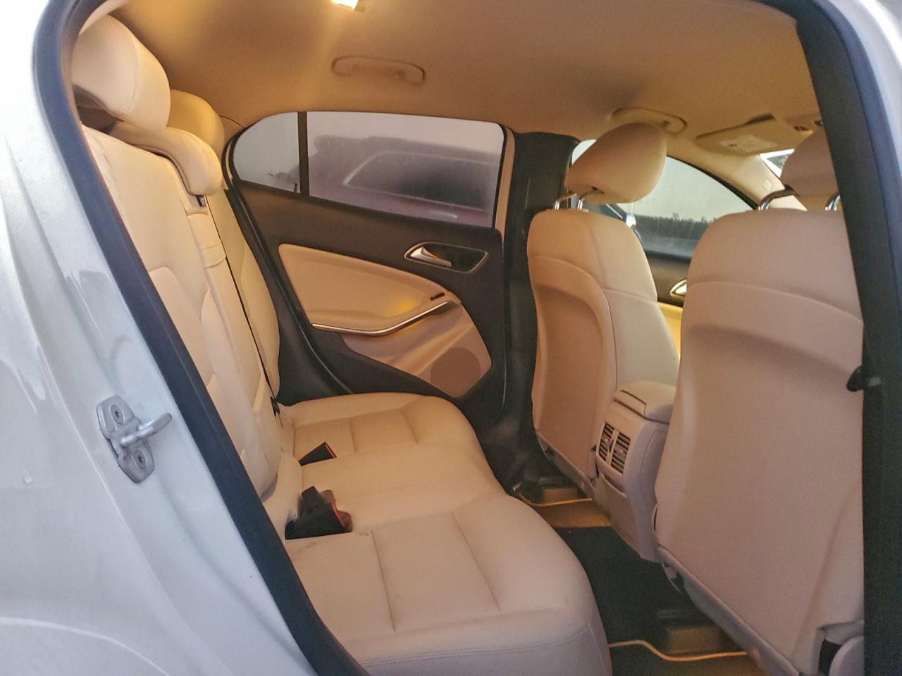 Mercedes-Benz GLA 250 Image 10