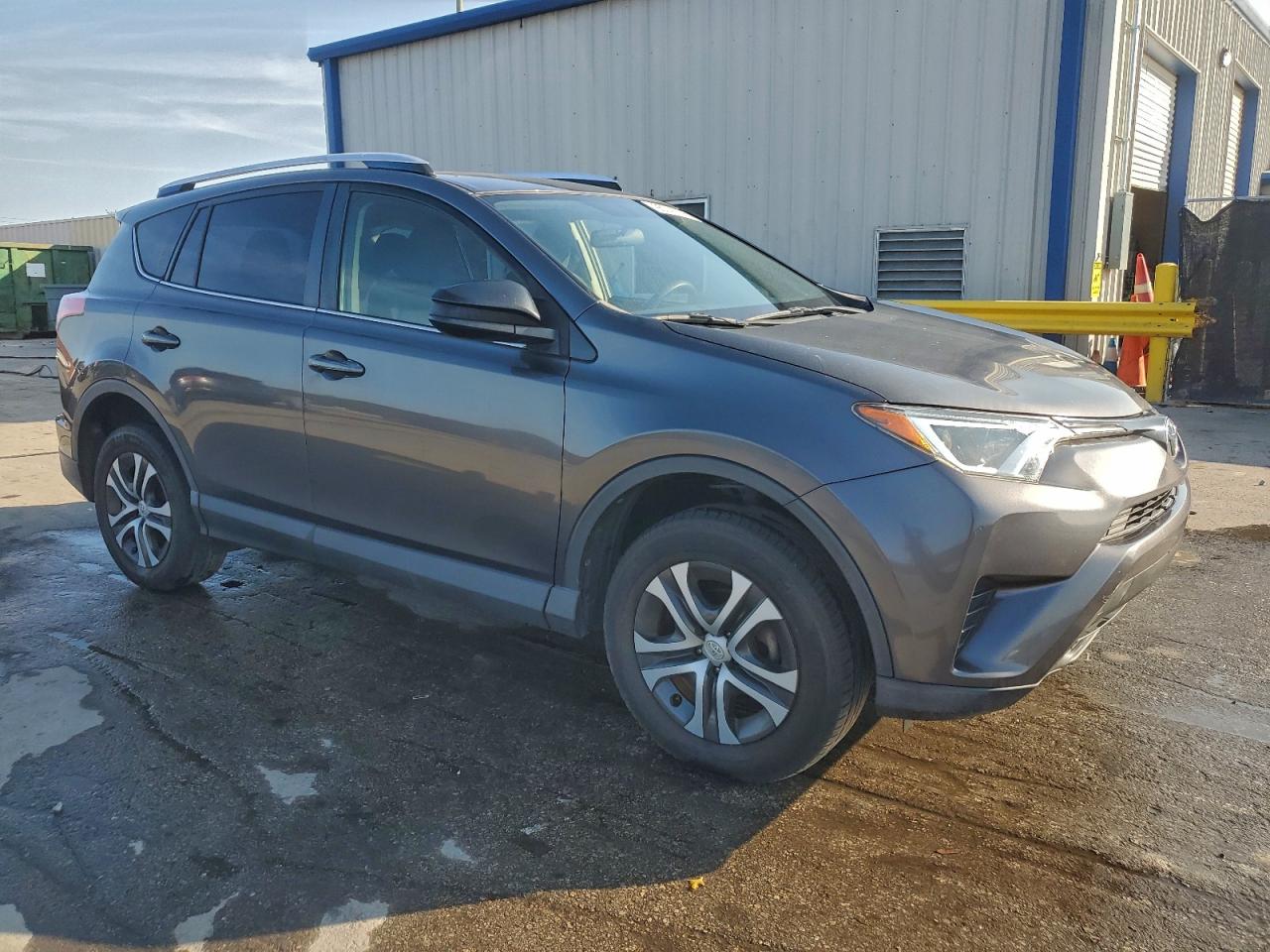 Toyota RAV4 Le Image 5