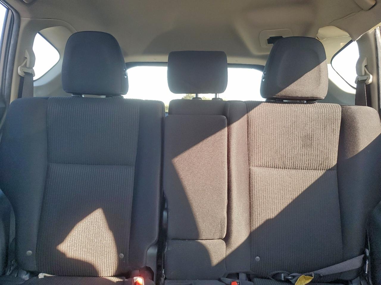 Toyota RAV4 Le Image 2