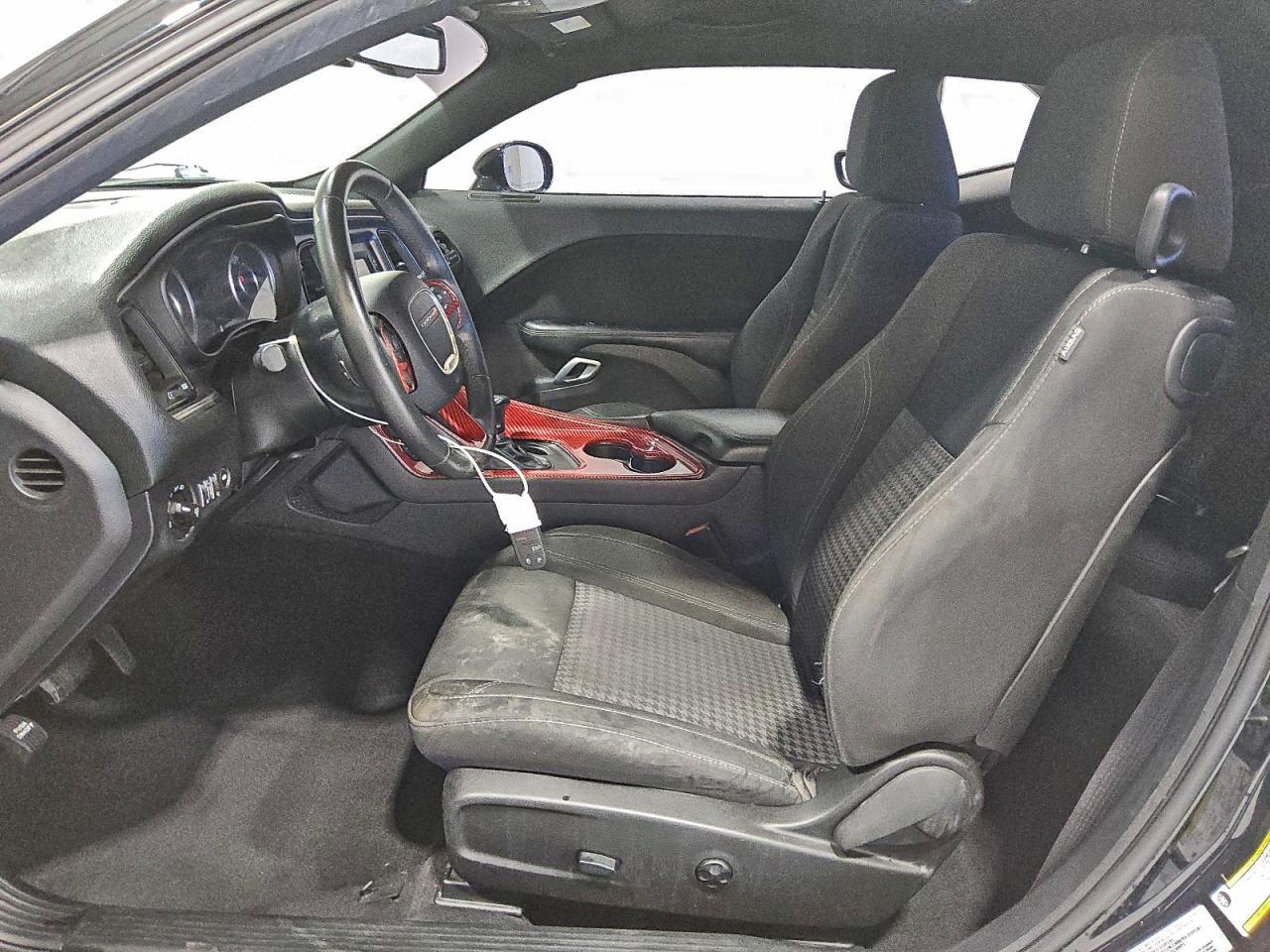 Dodge Challenger R/t Image 10